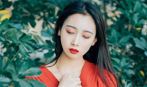 女生问你是在追我吗，千万别傻傻承认