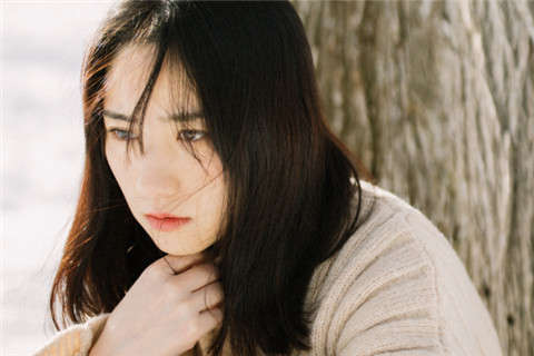 女生对你有好感的信号，有这些信号的女生很好追