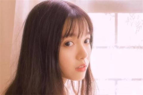 怎么追一个高冷的女生？3招让她主动起来