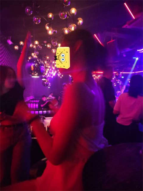 啊，你那是馋她身子？