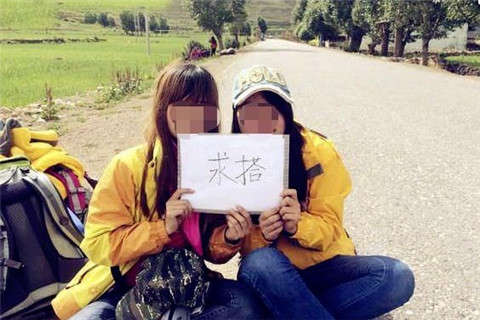 川藏线上的穷游搭车女，用身体走完一场灵魂之旅