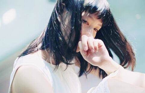 女生分手后的心理阶段，哪个阶段挽回她更好