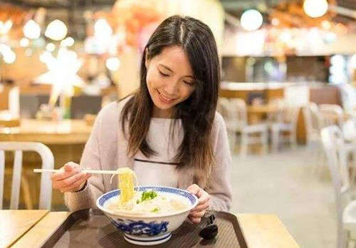 女朋友问吃饭了吗怎么幽默回复肉麻点