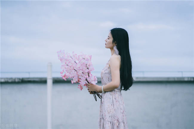 没钱怎么追到美女？看完你就懂了！-恋爱撩妹网-聊天话术|脱单方法|约会技巧|哄女生|牵手探探微信聊天案例|