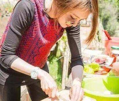 女朋友说饿了怎么回复她？解决问题最关键