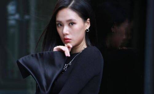 气场是什么意思？碰到气场强大的女人怎么追-恋爱撩妹网-聊天话术|脱单方法|约会技巧|哄女生|牵手探探微信聊天案例|