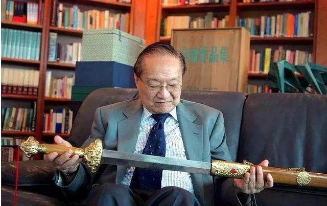 金庸：这世上哪有什么一见钟情 男人只不过是见色起意罢了-恋爱撩妹网-聊天话术|脱单方法|约会技巧|哄女生|牵手探探微信聊天案例|