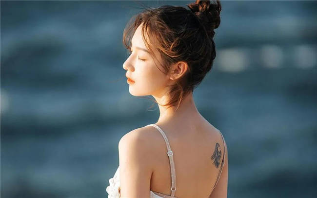 女生暗恋你的信号，99%的男生都没察觉到！-恋爱撩妹网-聊天话术|脱单方法|约会技巧|哄女生|牵手探探微信聊天案例|