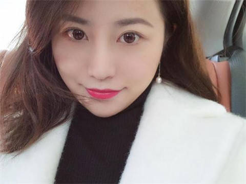 和女生微信聊天开场白怎么说，才能勾起她的兴趣？