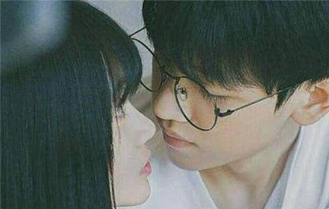 网恋奔现怎么避免见光死？聊什么才不尴尬？