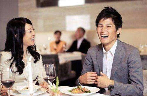 女朋友吃饭从来不掏钱，是把我当备胎么？