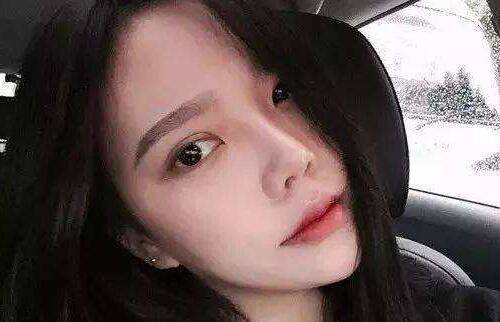 第一次约会内向聊什么？如何自然的和女聊天