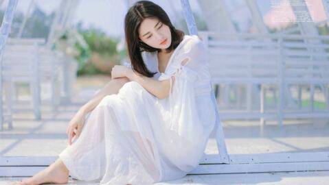 女生发笑哭表情啥意思？也许她是为了掩饰自己内心