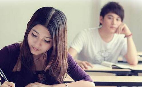 女生爱问男生的经典问题，该怎么回答你知道吗