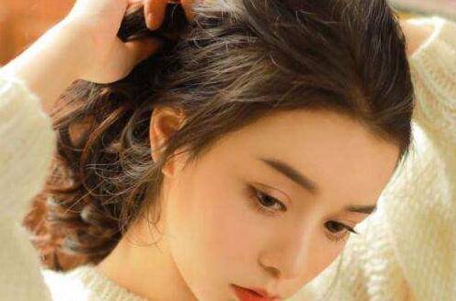 和女生如何打招呼回复率最高？四步让她秒回你