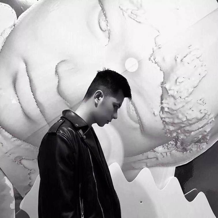 泡妞追女生聊天案例-那个驾驶阿斯顿马丁的小姐姐，半夜将我扛进了她家