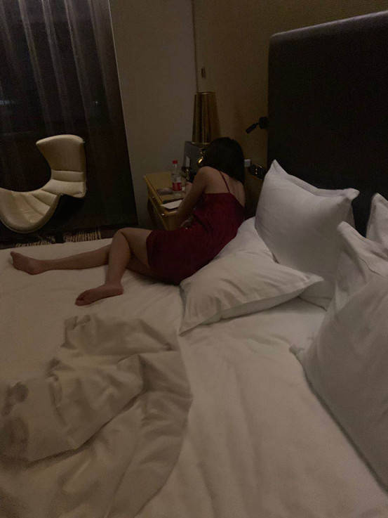 追女生聊天技巧案例-深夜“不为人知”负距离接触公司高层女总裁 追女生聊天技巧案例-深夜“不为人知”负距离接触公司高层女总裁