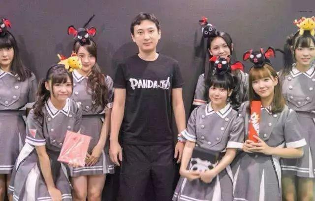 微信撩妹约会案例-她看着夜店里的奶嘴纹身女：“原来你喜欢这种货色呀，厉害！”