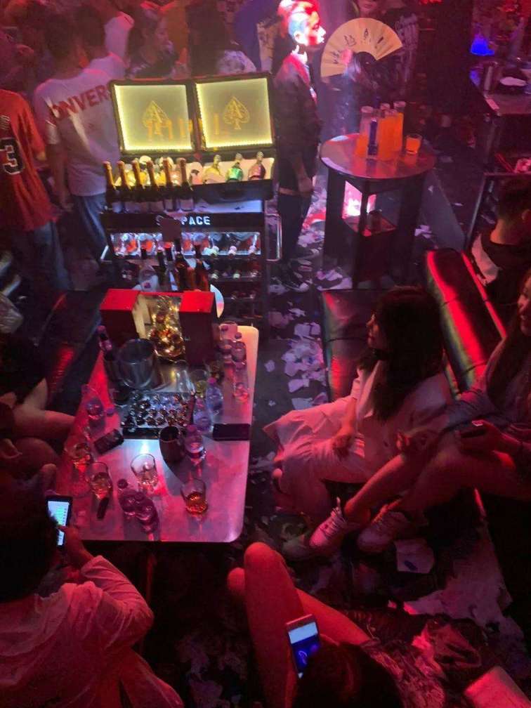 把妹聊天技巧案例-低姿态屌丝男“神逆转”夜店高冷装X女 把妹聊天技巧案例-低姿态屌丝男“神逆转”夜店高冷装X女