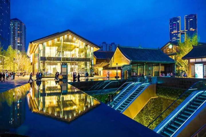 和女生约会气氛降至冰点，看我终极逆转案例！绝美夜色下与她相拥。