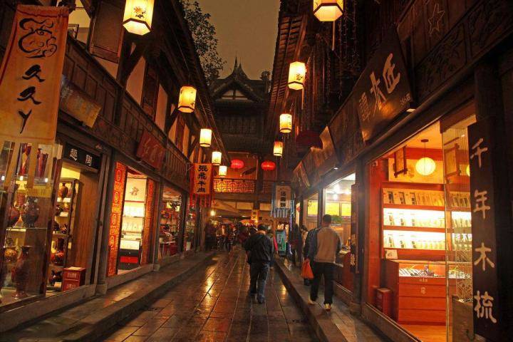 和女生约会气氛降至冰点，看我终极逆转案例！绝美夜色下与她相拥。